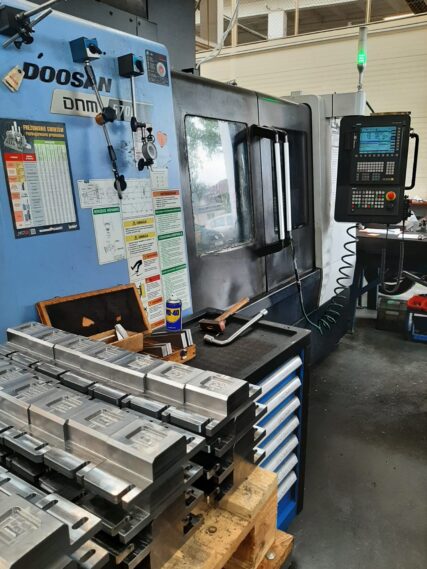 R-Techniq RTools24 - produkcja noży przemysłowych i części zamiennych do kruszarek niszczarek granulatorów i shredderów