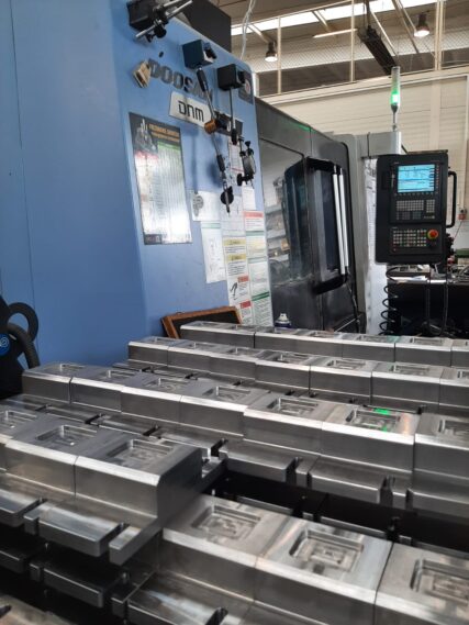 R-Techniq RTools24 - produkcja noży przemysłowych i części zamiennych do kruszarek niszczarek granulatorów i shredderów zdj02